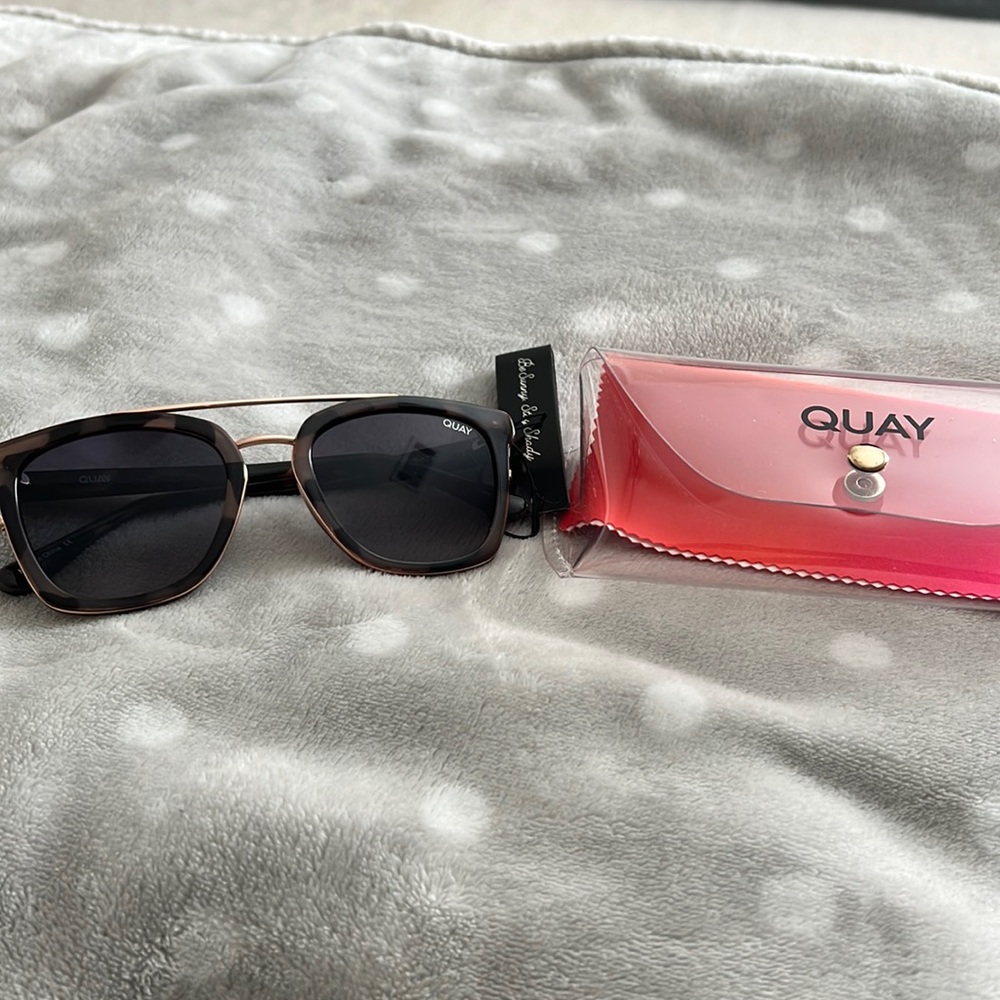 NWT QUAY sunglasses, with case. Never worn. Style is sweet dreams